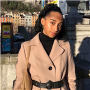 Etudiante en design de produit, titulaire d'un bac littéraire , passionnée de lecture et d'art je suis désireuse de partager mes hobbits de manière ludique et amusante